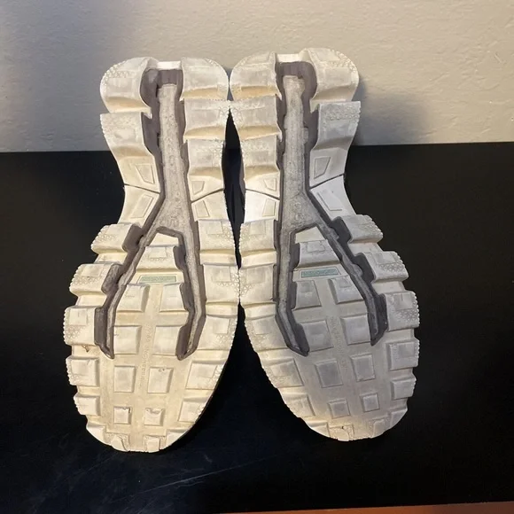 On Running woman Black and Purple Athletic Shoes size 10 - Picture 4 of 8